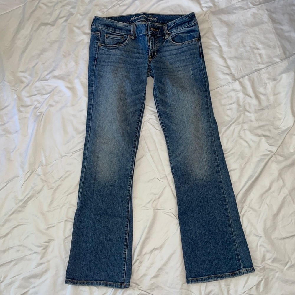 American Eagle light wash jeans. Size 6.